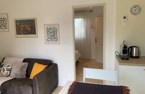 Les Andelys Apartment | La CleryNette Suite 20 minutes from Giverny, 10 minutes from Château de Gaillard