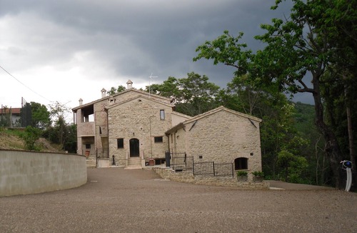 Montelovesco Apartment | La Collina degli Ulivi (Short Lets/Summer Rentals): Ortensia Apartment
