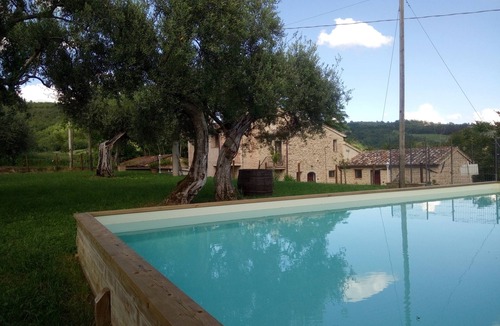 Montelovesco Apartment | La Collina degli Ulivi (Short Lets/Summer Rentals): Ortensia Apartment