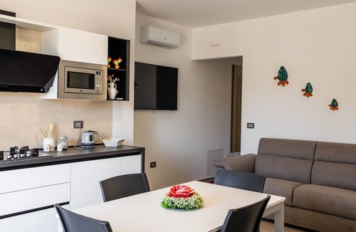 Tuglie House | La Collina di Montegrappa - Suites with Heated Private Pool - Suites with Shared Pool