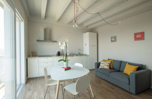 Villanuova sul Clisi Apartment | La Cornice sul Garda - Betulla - lake view and pool in small residence