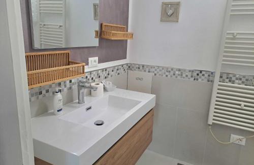 Nave Apartment | La CORTE di GIO' 1