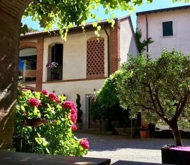 Olgiate Comasco Bed & Breakfast | La Corte e l'Uva