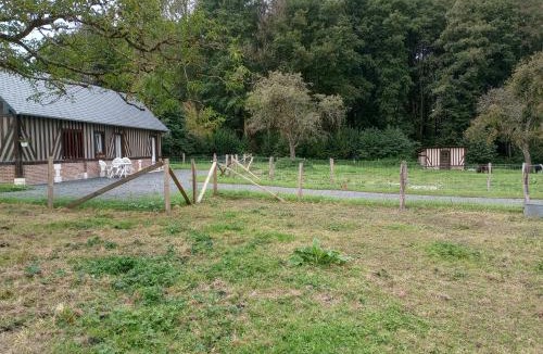 Cormeilles House | La Cour Angot