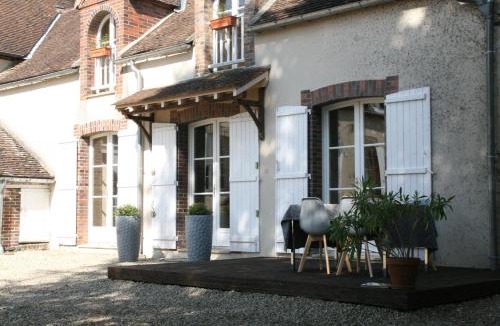 La Chapelle-sur-Oreuse House | la cour d'eloyse
