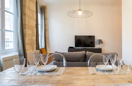 Saint Seurin - Fondaudege Apartment | La Course - Beau Duplex 2 ch et 2 sdb Près du Jardin Public