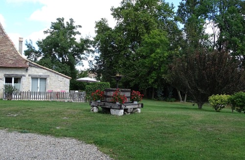 Monmarves House | La Crèche, Cottage of 75 m2 for 2 people with swimming pool, large park