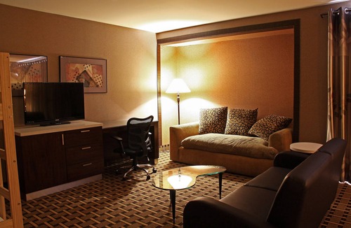 Rancho Dominguez Hotel | LA Crystal Hotel - Los Angeles Area