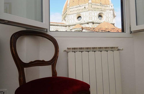 Duomo Apartment | LA CUPOLA apartment with a view of the cathedral, it feels like touching it!