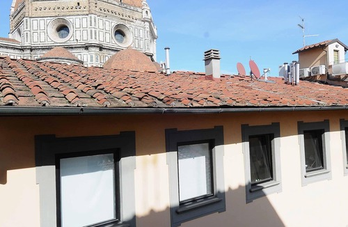 Duomo Apartment | LA CUPOLA apartment with a view of the cathedral, it feels like touching it!