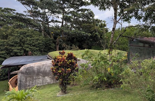 Tierras Morenas House | LA CUSUCA Hobbit style homenThis underground home is a one of a kind!