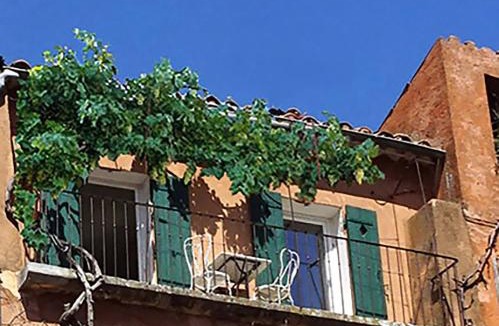 Roussillon Apartment | La Dame Au Balcon