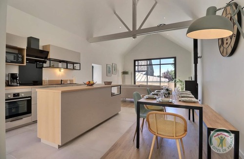 Combourg House | La Demeure du Lac Tranquille