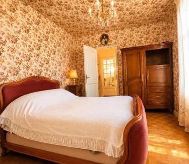 Saint-Robert House | La Demeure Royale
