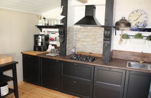 Youx House | La Dependance is a spacious luxury detached holiday home for 6 people