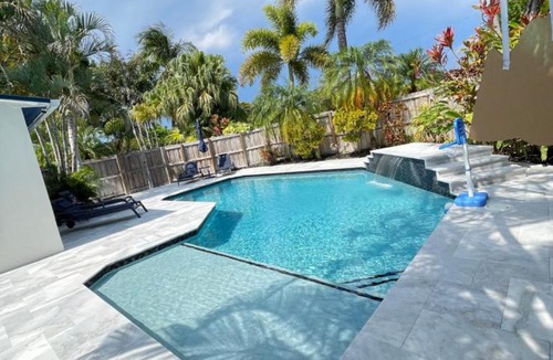 Poinsettia Heights Apartment | La Dolce Villa