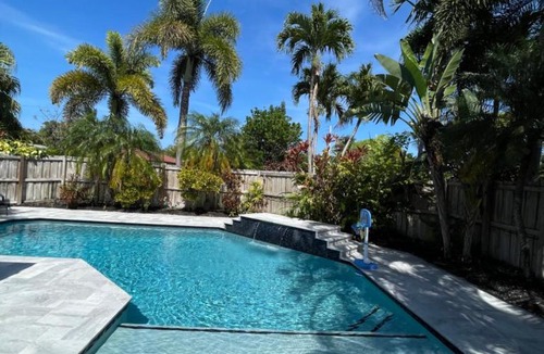 Poinsettia Heights Apartment | La Dolce Villa