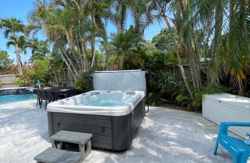 Poinsettia Heights Apartment | La Dolce Villa