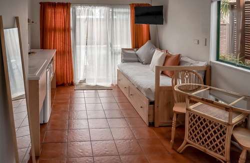 Whangamata Hotel | La Dolce Vita