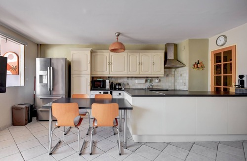 Vitrolles Apartment | La Durance - 10 min de l'aéroport de Marseille
