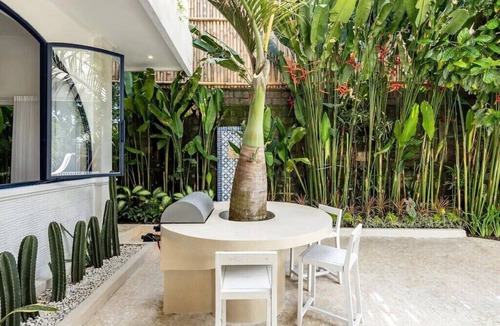 Padonan Villa | La Familia luxury villa - swimming pool in spacious private garden