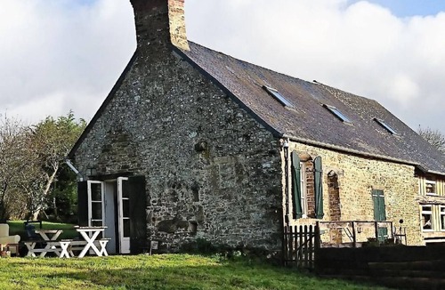 Menil-Vin House | la Ferme Blanche by Interhome