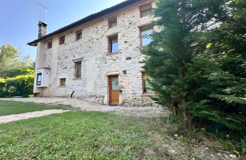 Seren del Grappa Apartment | La Finestra sul Grappa – Room 'Monte Peurna' with Mountain View, Shared Terrace & Wi-Fi