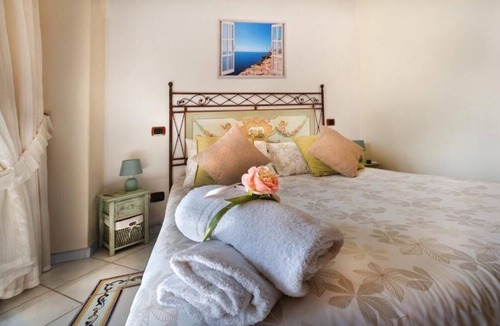 Ischia Porto Bed & Breakfast | La Finestra Sul Mare