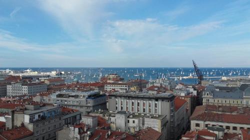 Trieste Old Town Apartment | La Finestra Sul Mare