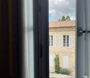 Castillon-la-Bataille Bed & Breakfast | La Fleur Morange House
