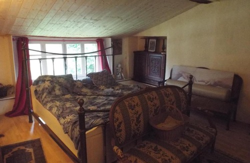 Cramans Bed & Breakfast | la forge du Prosper et de sa Prosperine, chambre d' étape rustique pour randonneurs et voyageurs
