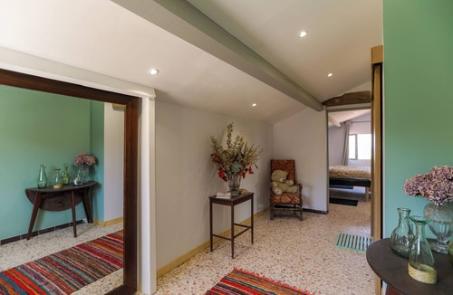 Saint-Hippolyte-le-Graveyron Bed & Breakfast | Large bedroom in quiet house between Mont Ventoux and Dentelles de Montmirail