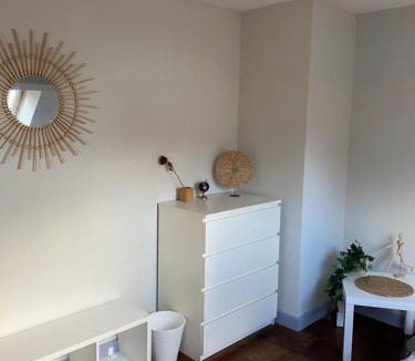 Gevrey-Chambertin Bed & Breakfast | La Gibriaçoise petite chambre chez l habitant