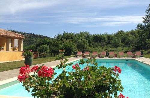 Cereste House | La Grande Bouisse gites avec piscine dans le Luberon, Provence