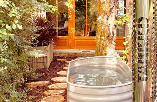 Couze-et-Saint-Front Cabin | "La grange dans les arbres" suspended terrace and Nordic bath under the trees