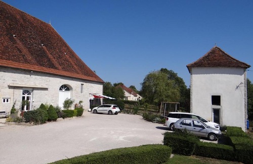 Brevans Apartment | La Grange, gîte classé, 300m du canal & vélo-route, 2km du centre de Dole