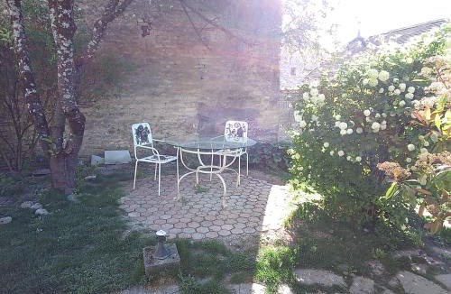 Arthonnay Bed & Breakfast | La Grille Fleurie, chambres d'hôte chez l'habitant