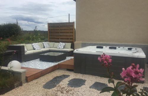 Mehers House | la grosse pierre
