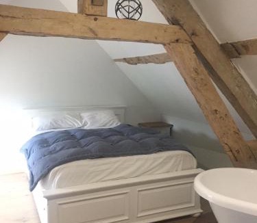 Mehers House | la grosse pierre