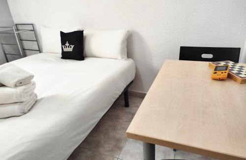 Collblanc y La Torrassa House | La habitación de Santa Eulalia