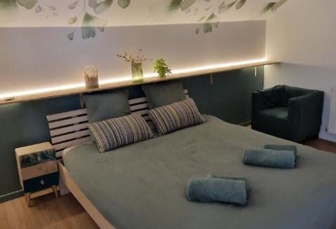 Cravanche House | La Halte D'Aristide - Parking