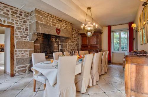 Saint-Clement-Rancoudray Apartment | La Haute Barre - Maison XVIIIe jardin - cheminée