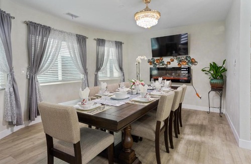 Eagle Rock Apartment | LA Home - FIFA Soccer, NBA Games, Universal Studios