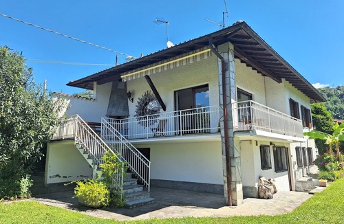 Maccagno House | La Tramontana, detached vacation home with beautiful garden close to the lake