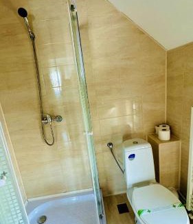 Ciupercenii Noi House | La Jenel