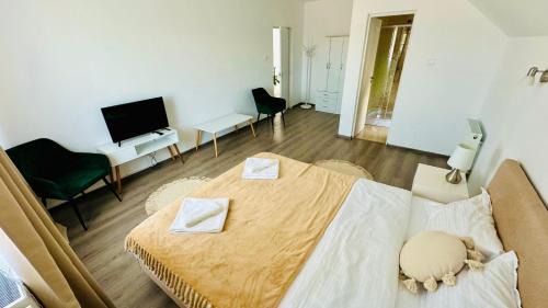 Ciupercenii Noi House | La Jenel