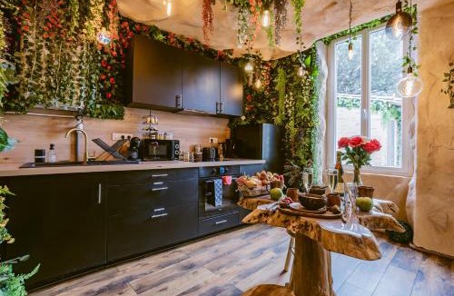 Mussidan Apartment | La Jungle Room