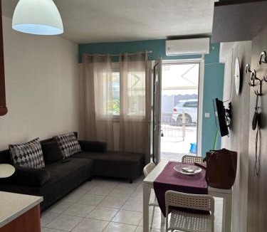 Paralia Ofryniou Apartment | La kaza studio