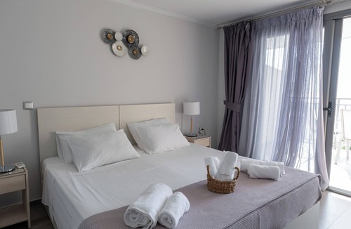 Troulos Hotel | La Luna Hotel