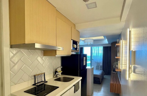 San Fernando Condo | La Luna I: Pet Friendly Studio w/Netflix, Karaoke, Boardgames & Mt. Arayat View